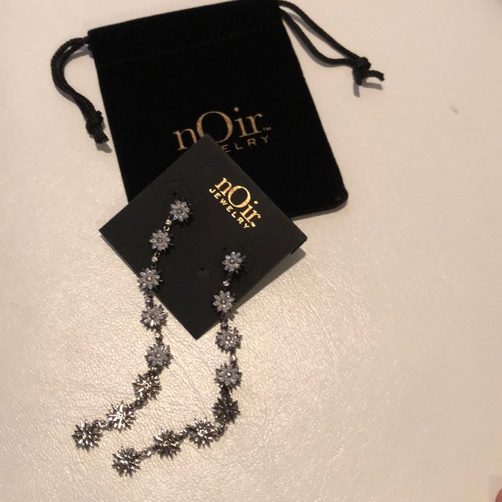 NWOT nOir crystal drop earrings